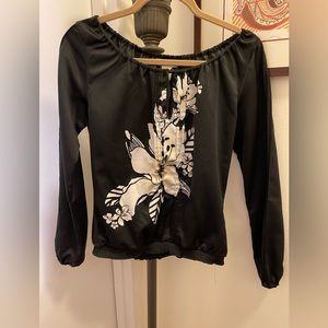 White House Black Market silky blouse size XS- can fit an S